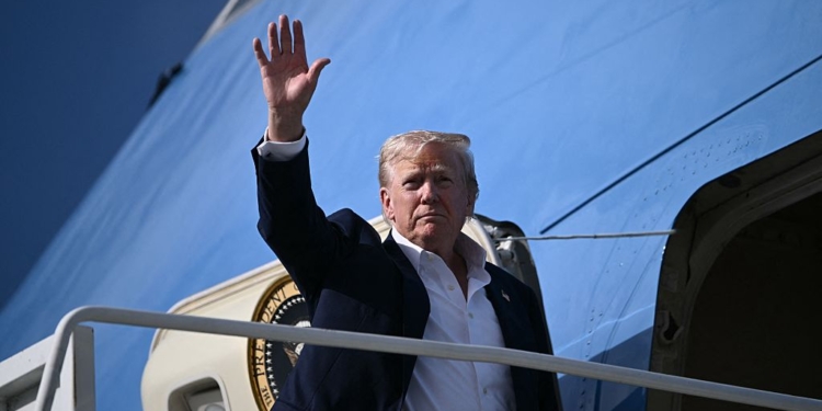 Secret Service Agent Tries to Get Wife Aboard Plane to Scotland