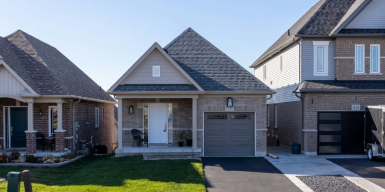 Chinese Buyers Grabbing Up American Homes