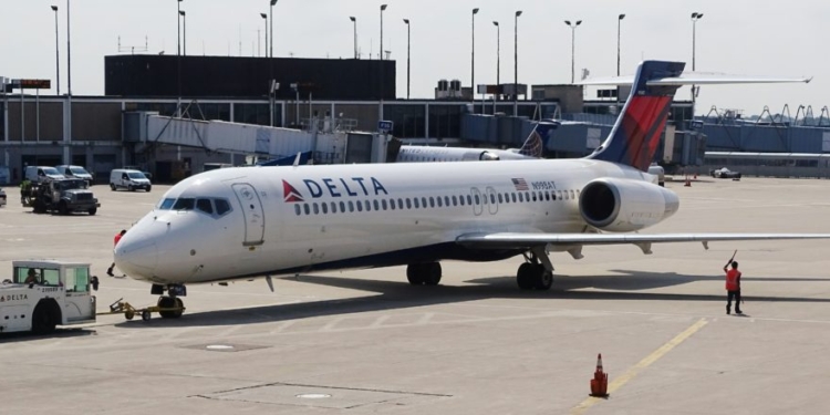 Feds Reportedly Bust Into Plane Cockpit To Arrest Pilot On Child Porn Charges