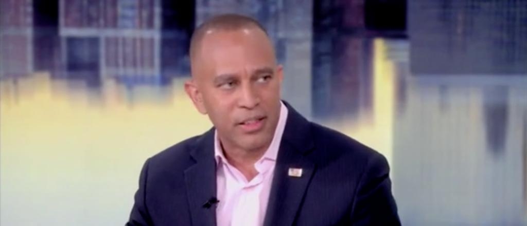 Hakeem Jeffries Does Not Rule Out Calls To Defund ICE Ahead Of 2026 Midterms