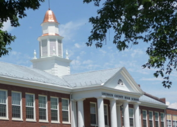 Legal Group Wants Virginia School Districts To Stop Allowing Boys In Girls Bathrooms