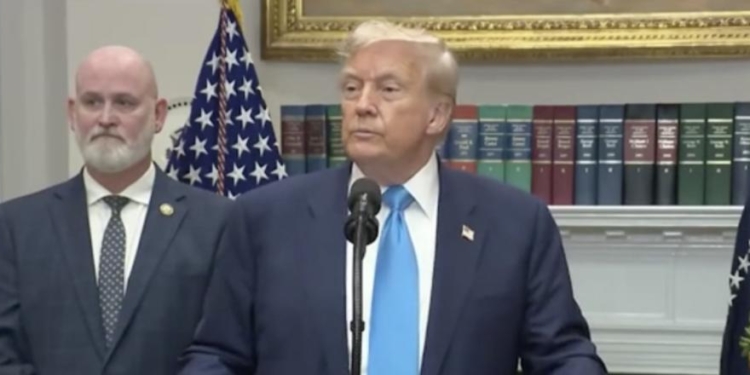 ‘Nancy Pelosi Should Be Investigated’: Trump Signals Support For Congressional Stock Trading Ban