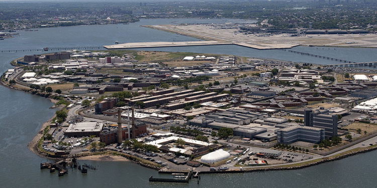 Three Rikers Officers Suspended After Inmate’s Death in Mental Health Unit