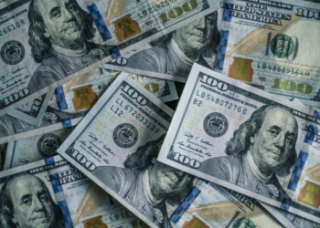 Leading Economist Issues Recession Warning for US Economy