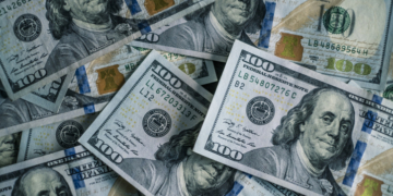 Leading Economist Issues Recession Warning for US Economy