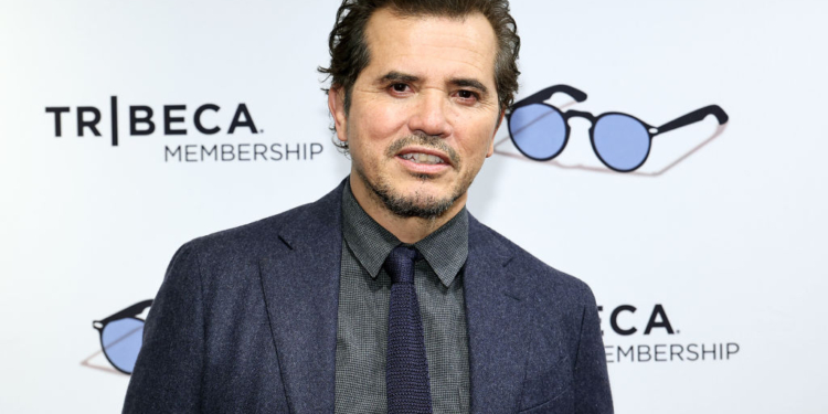 Leguizamo Calls Dean Cain a ‘Loser’ For ICE Venture
