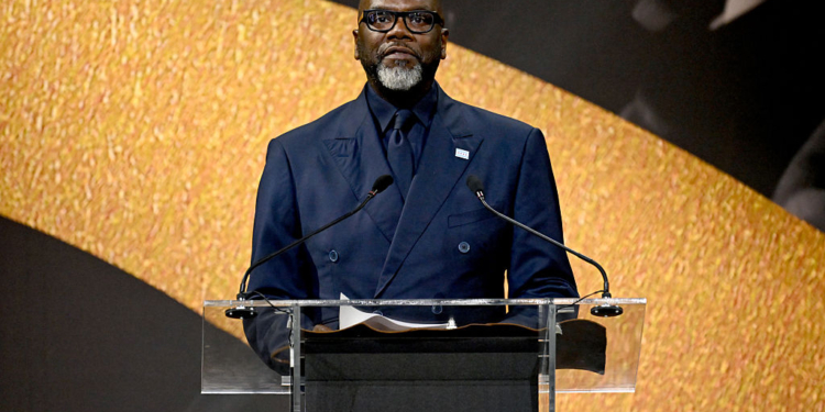 Trump Sets His Sights on Chicago For National Guard Deployment, Mayor Against It