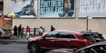 Trump Praises Sydney Sweeney, Disses Taylor Swift