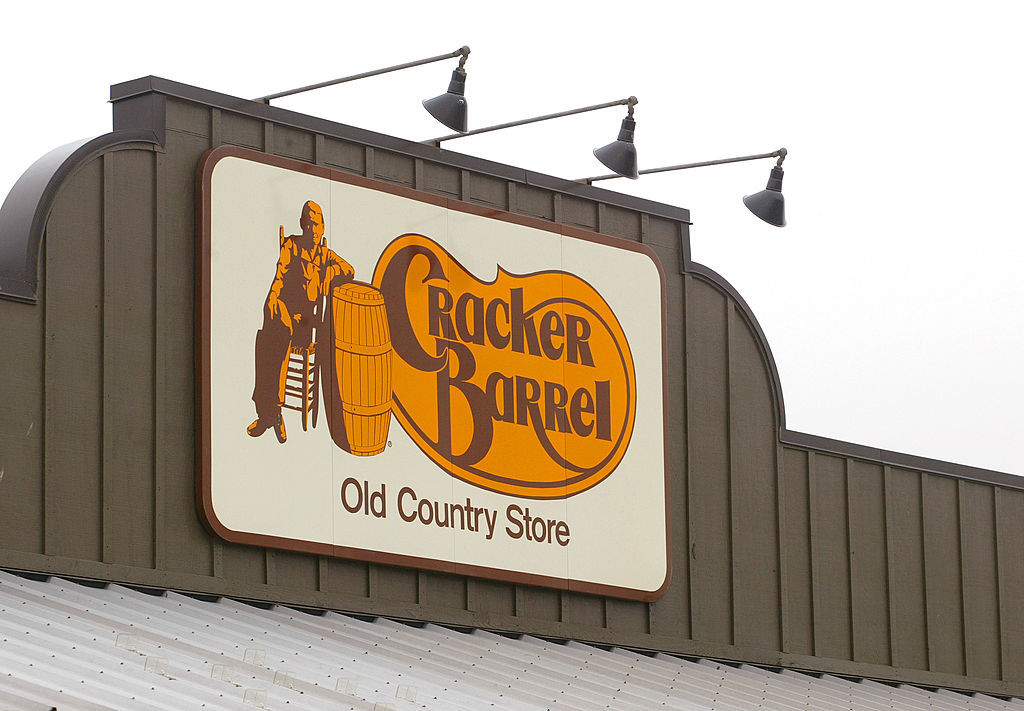Cracker Barrel Debuts New Logo — Sparks Reactions