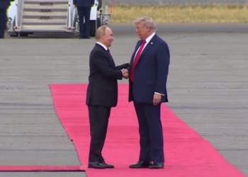 Trump Greets Putin With a Handshake in Alaska