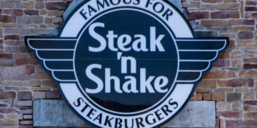 Cracker Barrel Responds To Steak ‘n Shake Social Media Posts Following Controversy