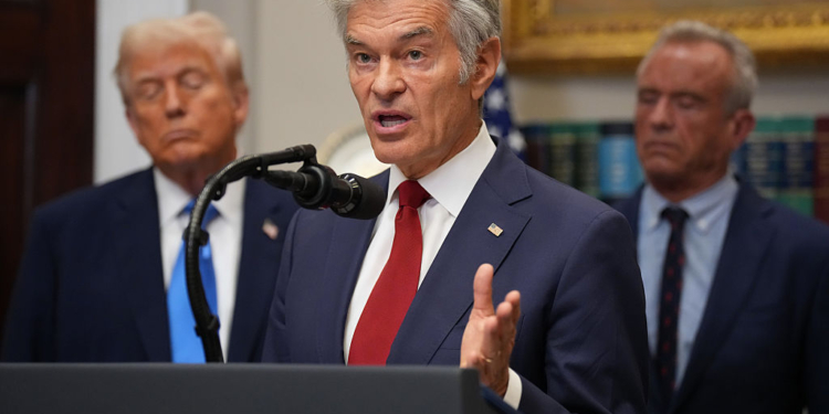 Oz: It’s OK for Pregnant Women to Take Tylenol ‘Judiciously’