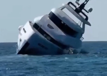 $940K Yacht Sinks Just Minutes into Maiden Voyage — Passengers Jump Overboard in Panic