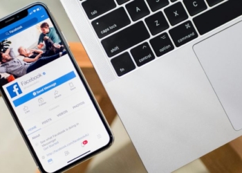 Inside The Facebook ‘News’ Group Helping Locals Keep Tabs On Immigration Enforcement In DC