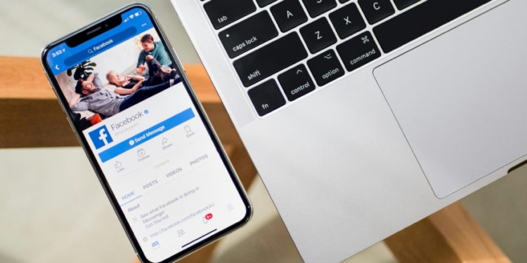 Inside The Facebook ‘News’ Group Helping Locals Keep Tabs On Immigration Enforcement In DC