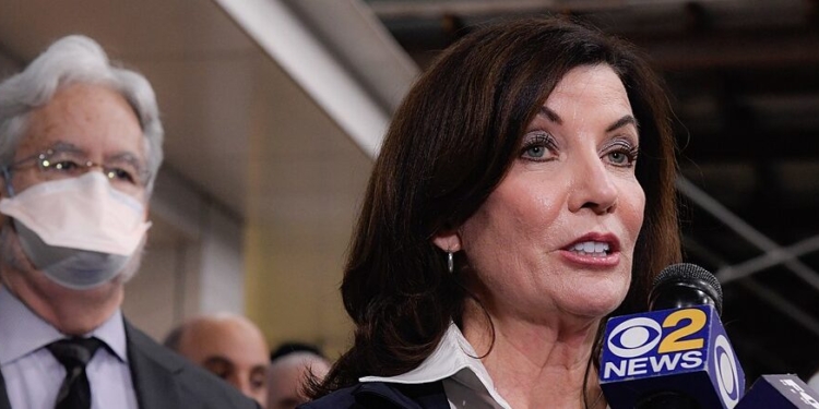 Kathy Hochul Sidesteps Question About Plans To Endorse Mamdani In NYC Mayoral Race