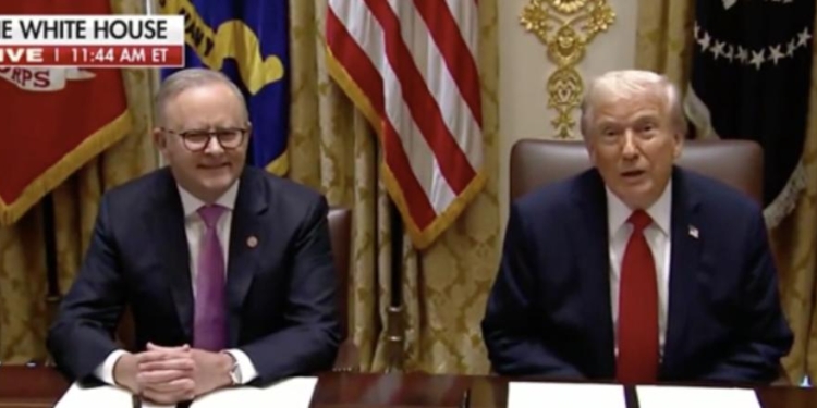 ‘400 Years Old’: Trump Scolds Cameraman Over Priceless White House Decor