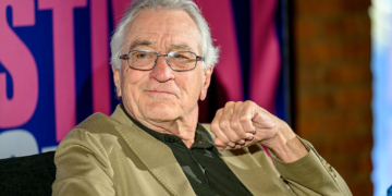 De Niro Calls Jewish Stephen Miller a ‘Nazi’