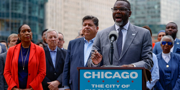 Chicago Mayor Signs Executive Order To Start ‘ICE Free Zones’