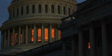 WH Memo: Furloughed Fed Employees Not Guaranteed Back Pay 