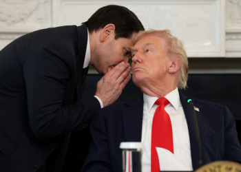 Rubio Hands Trump Note Before Peace Deal Announcement