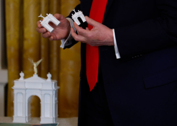 Trump Announces  Plans to Erect Arch in DC