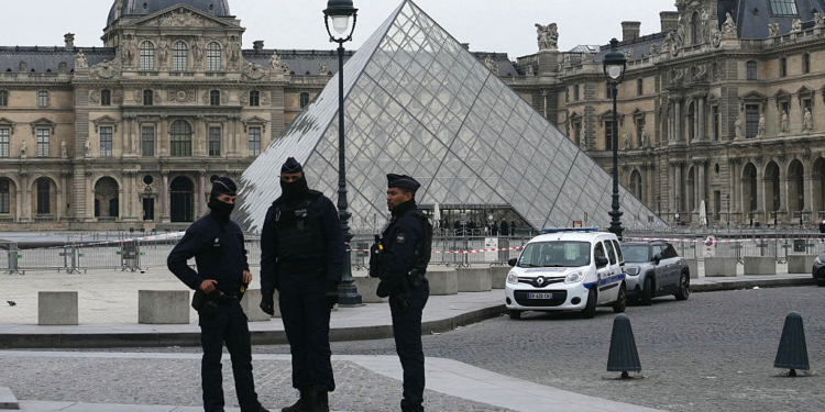 Expert: Louvre Heist Could Trigger Worldwide Security Shake-Up