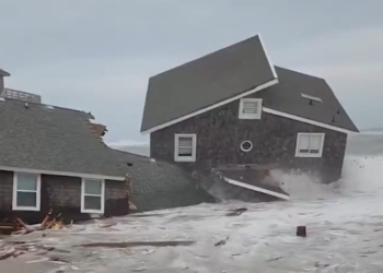 Five Outer Banks Homes Collapse Into the Ocean as Storms Hammer North Carolina Coast