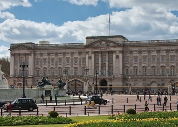Democrats Attempt To Dunk On Trump’s White House Ballroom Construction With Photo Of Buckingham Palace