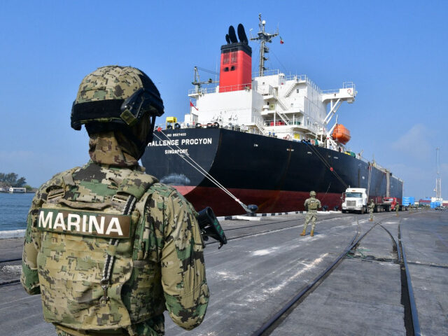 Gobierno Mexicano Usa Empresas Privadas Para Entregar a Cuba 3 Mil Millones de Dólares en Petróleo