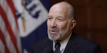 Howard Lutnick Says Former Neighbor Epstein Was ‘Greatest Blackmailer Ever’