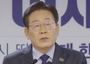 South Korea Gives Trump A Literal Crown Weeks After ‘No Kings’ Rallies