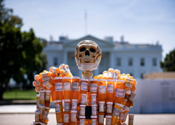 Judge Weighs Near-Unanimous Push to End Opioid Lawsuits