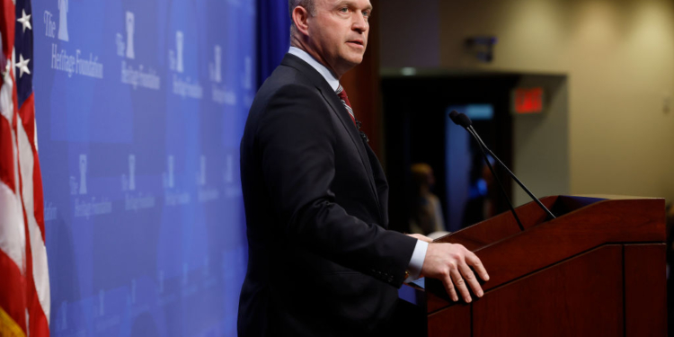 Heritage Foundation Board Member Quits Over Defense of Tucker Carlson’s Fuentes Interview