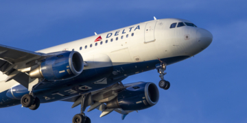 Delta Pilot Says He Didn’t Hear Order to Yield Before LaGuardia Collision, NTSB Says