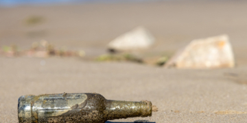Messages in a Bottle from WWI Soldiers Found on Australian Beach After More Than a Century