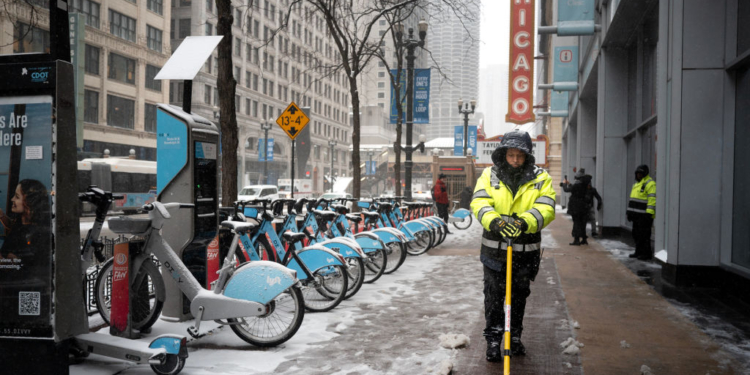 Winter Roars In: Arctic Blast Sweeps Across US, Brings Snow, Freezes, and Frigid Winds