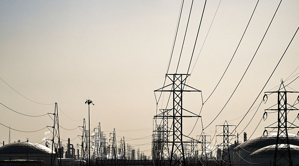 Rising Electric Bills Surge into Midterm Politics as Voters Demand Relief