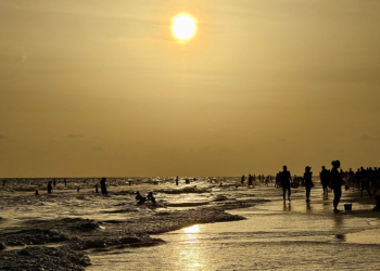 Iowa Dem’s Populist Working Class Image Collides With Lavish Real Estate and Investments