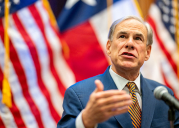 Abbott Jokes About ‘Tariff’ on New Yorkers Moving to Texas as NYC’s Mayoral Race Heats Up