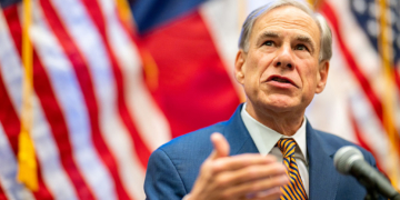 Abbott Jokes About ‘Tariff’ on New Yorkers Moving to Texas as NYC’s Mayoral Race Heats Up