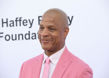 Breaking: Trump Pardons Former MLB Star Darryl Strawberry