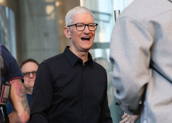 Apple Prepares for CEO Shakeup as Tim Cook Weighs Next Move