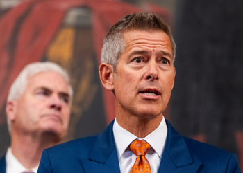 Duffy Warns of ‘Mass Chaos’ in the Skies if Shutdown Drags into Next Week