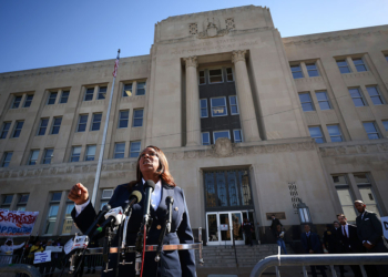 Judge Blocks Trump-Era Challenge to New York Courthouse Immigration Protections