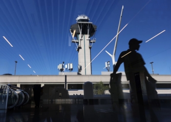 Flight Delays Persist Across U.S. Airports Amid Controller Shortages During Shutdown