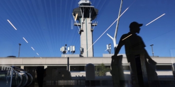 Flight Delays Persist Across U.S. Airports Amid Controller Shortages During Shutdown