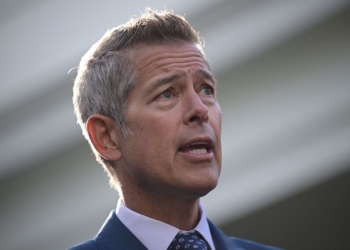 Transportation Secretary Sean Duffy Orders 10% Airspace Cut Amid Record Shutdown