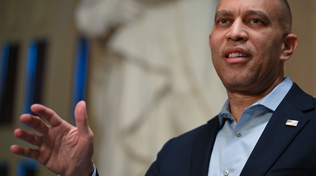 Hakeem Jeffries Says SNAP Funding Cliff Won’t Force Democrats to End Shutdown