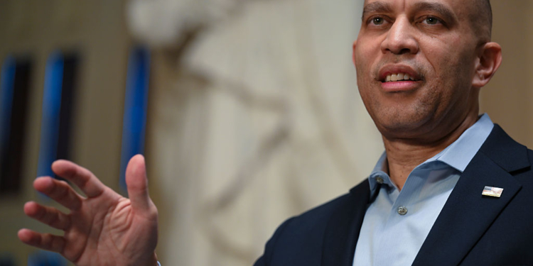 Hakeem Jeffries Says SNAP Funding Cliff Won’t Force Democrats to End Shutdown